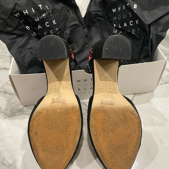 Luxe White House Black Market Piper Black Velvet and floral embroidered pumps πΉ - Picture 14 of 16